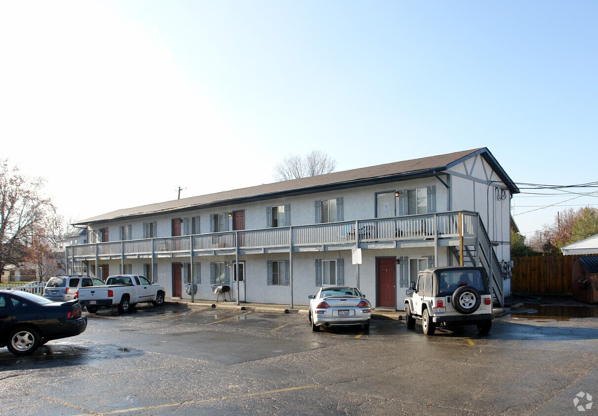 Building Photo - 484-498 Forest St