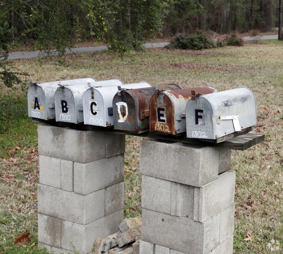 Building Photo - 1300 Plummer Dr