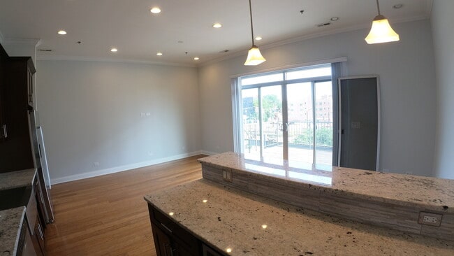 Foto del edificio - 1609 W Warren Blvd