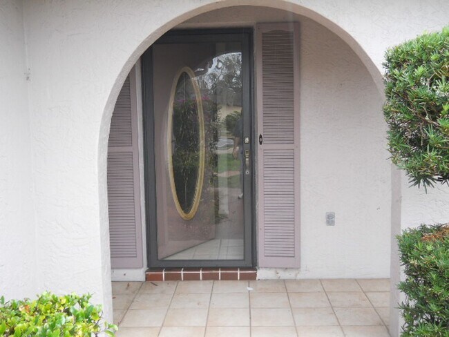 Building Photo - Charming 2-Bedroom Pool Home for Rent!