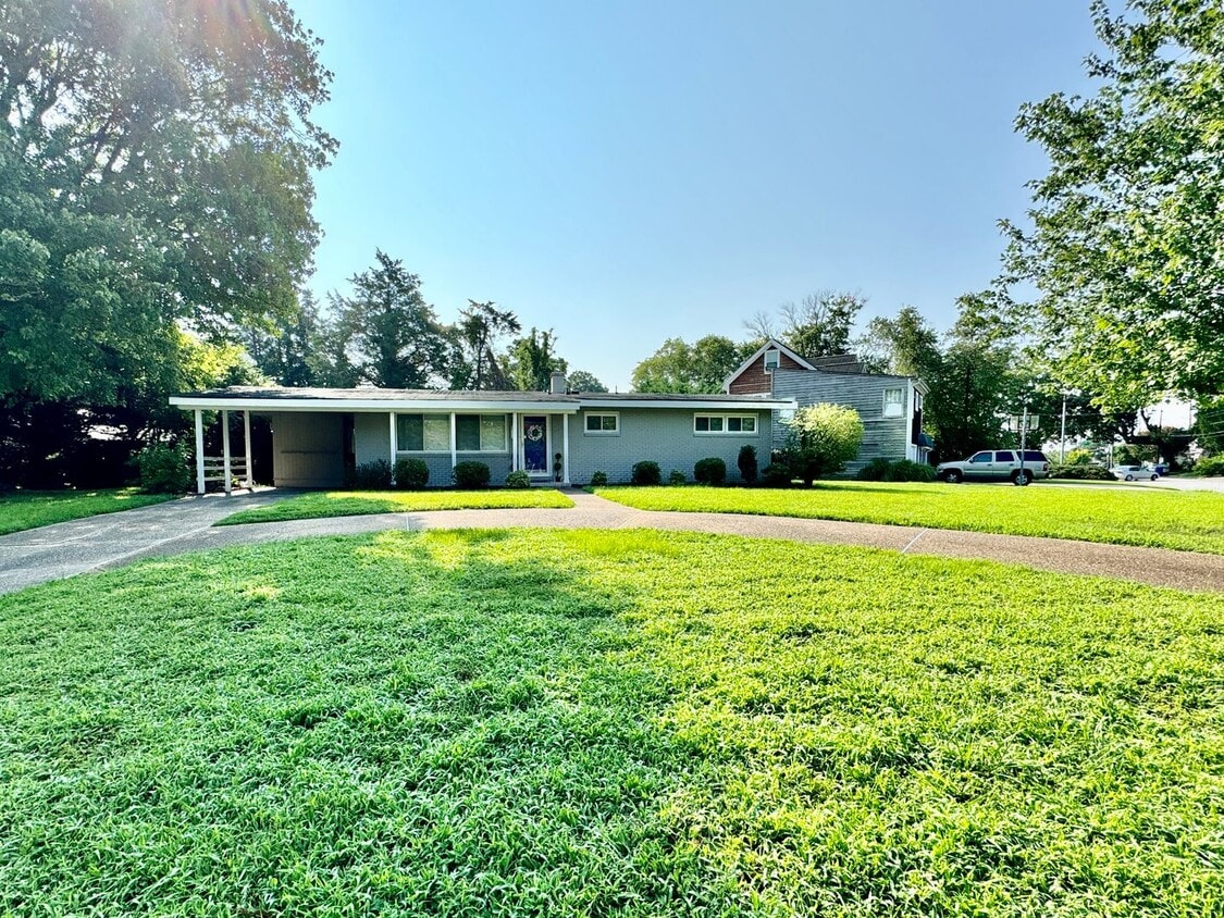 Primary Photo - 3-Bedroom Home In Laurel Manor - Fenced Ba...