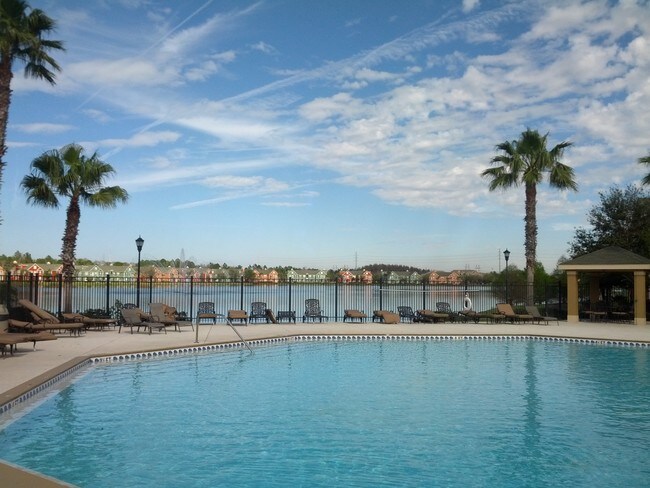Foto del edificio - 9710 Lake Chase Island Way