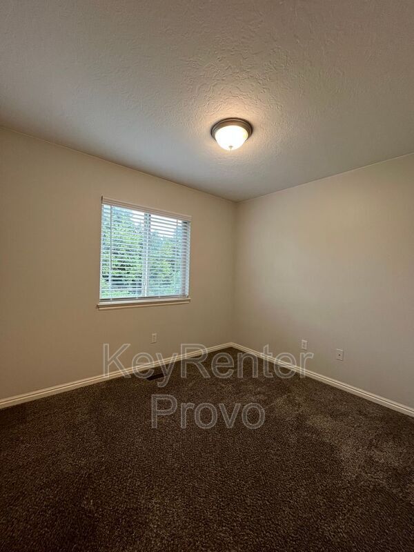 Building Photo - 1548 W 740 S