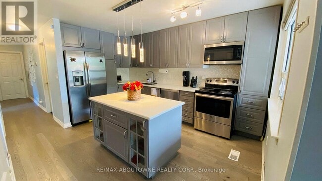 Photo du bâtiment - 1601 Sandgate Crescent