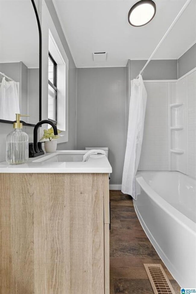 Foto del edificio - 3 bedroom & 3 bathroom located in Pleasant Valley