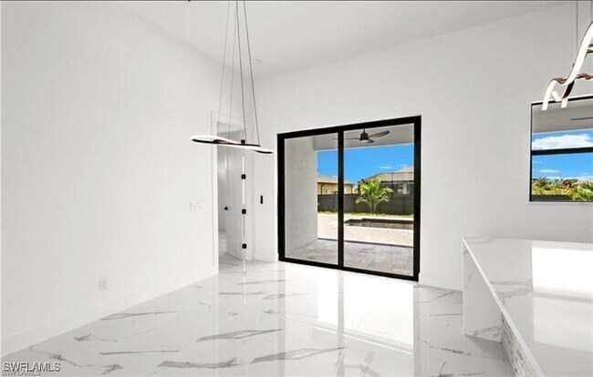 Foto del edificio - 310 Diplomat Pkwy E