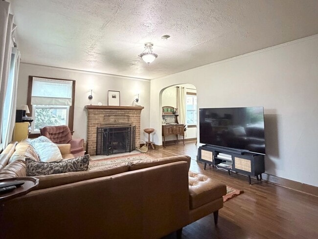 Foto del edificio - Charming 2 bedroom 1 bath house Available 05/01/2026