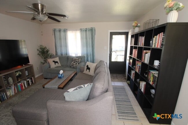 Building Photo - 2706 Live Oak Dr