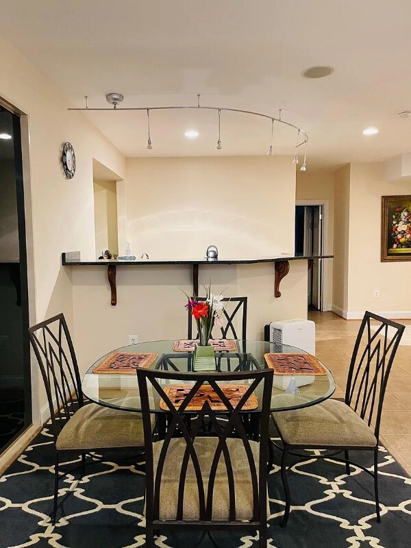 Foto del edificio - 445 Knoll St NW