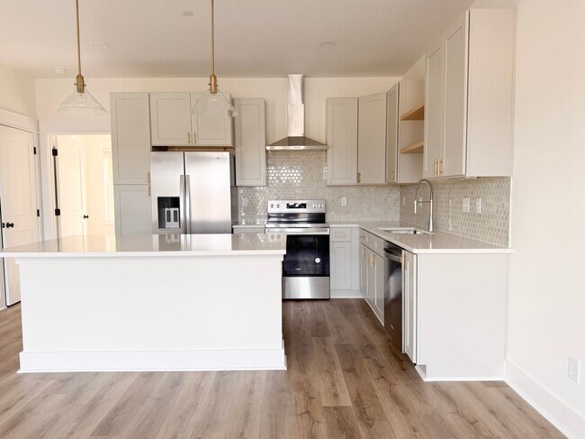 Foto del edificio - 3-Bedroom, 2.5 Baths, and the Space You’ve Been Looking For