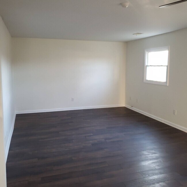 Building Photo - 3037 Clairpoint Way