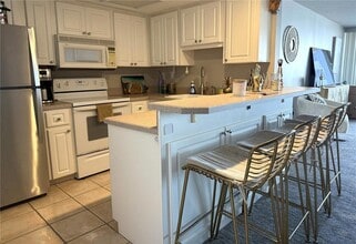 Building Photo - 450 Treasure Island Causeway