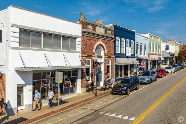 The historic Fort Mill Town Center is full of boutique stores and restaurants.