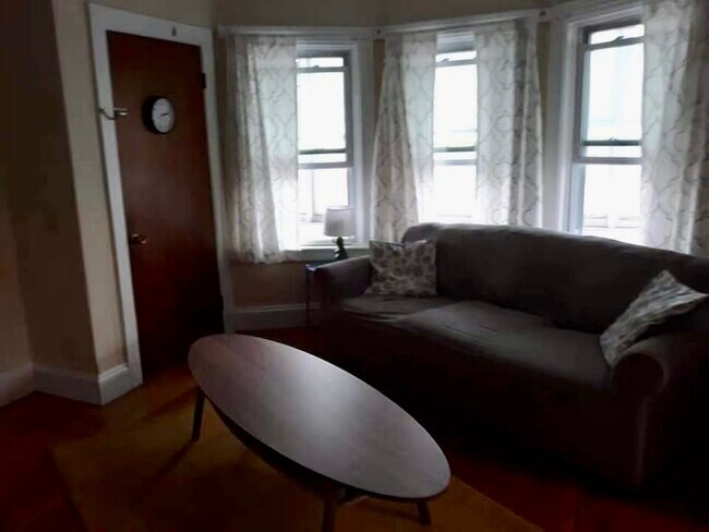 Foto del edificio - 119 Waterman Ave