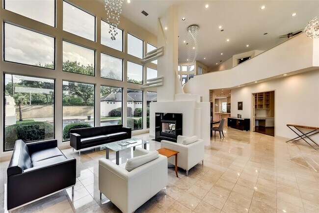 Building Photo - 5216 Silver Lake Dr
