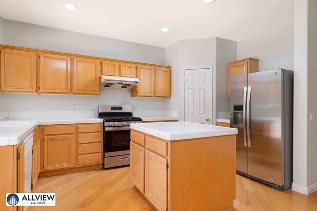 Foto del edificio - Beautifully Updated 4 Bedroom Single Family Home in Peaceful Glen Willow, West Irvine