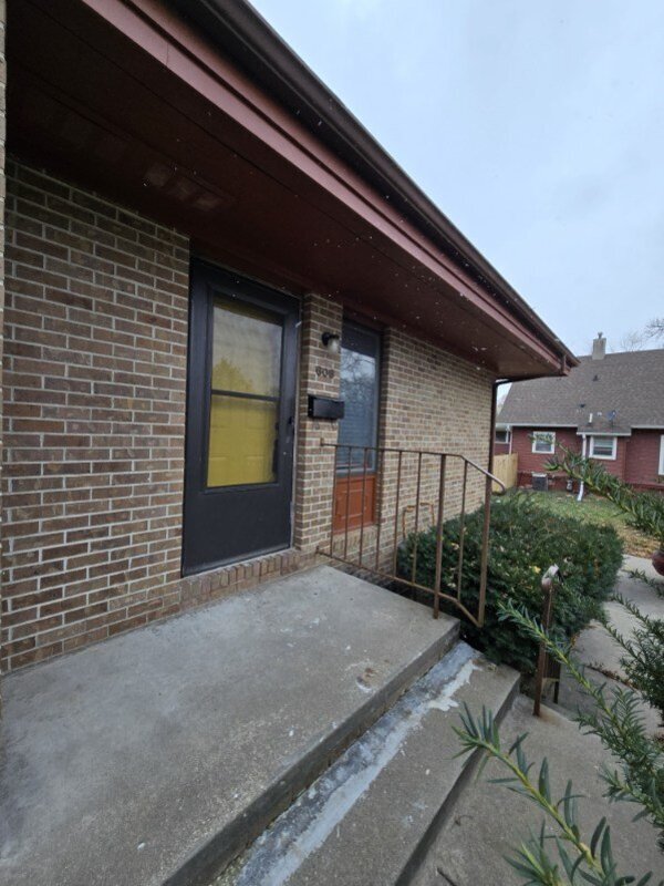 Building Photo - 606 Broad St