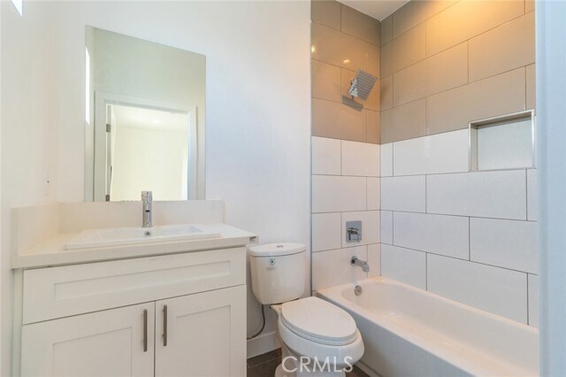 Foto del edificio - 5142 Riverton Ave