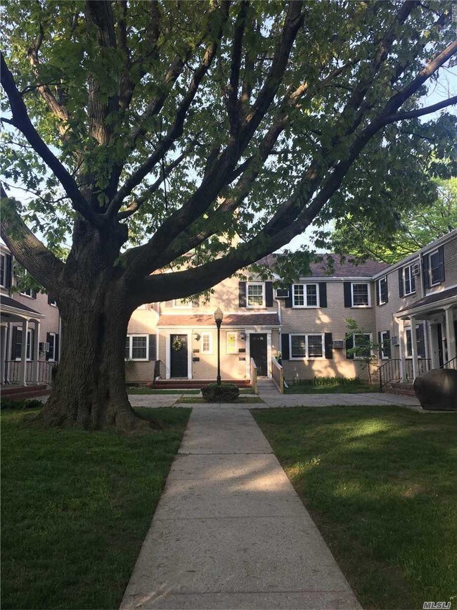 Building Photo - 67-02 Springfield Blvd