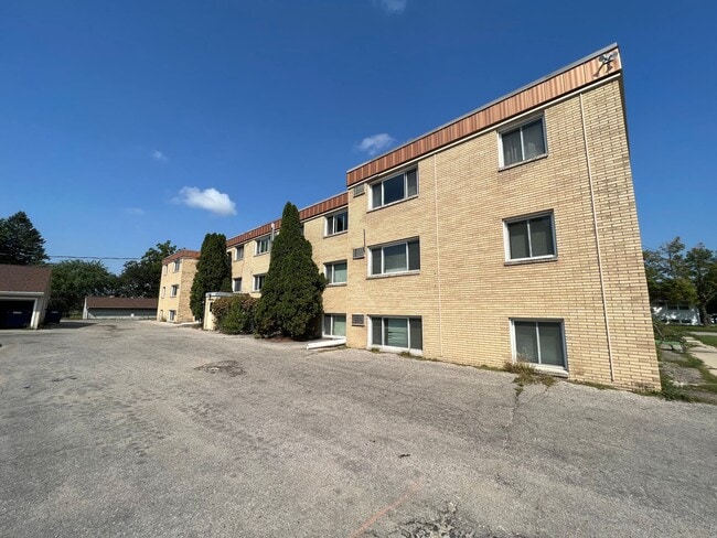 Building Photo - Eastwood Manors