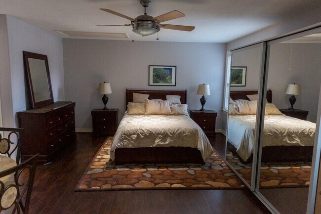 Foto del edificio - 1020 W 25th St