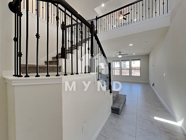 Building Photo - 13903 Hedera Dr