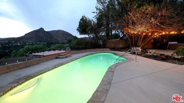 Primary Photo - 24300 Shrewsbury Cir