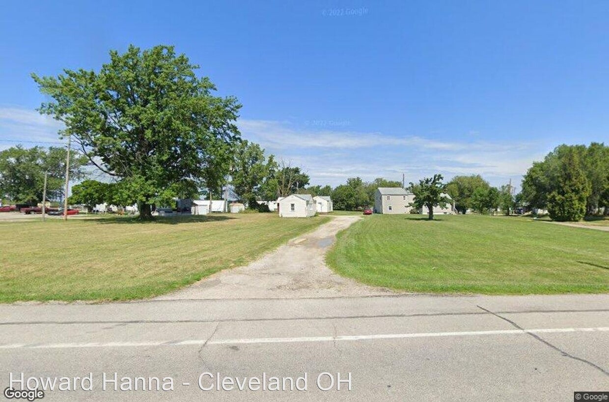 Studio, 1 bath House - 5014 W. Erie Avenue