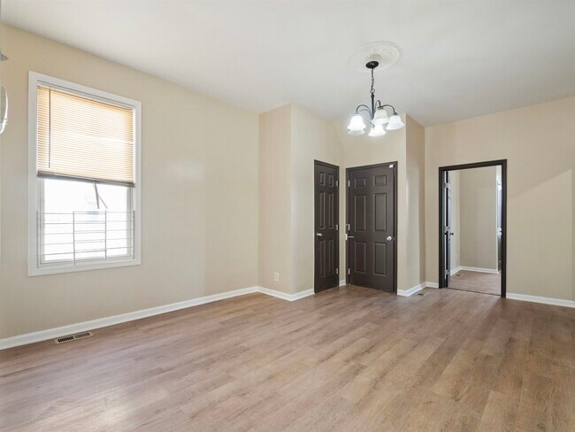 Foto del edificio - 27 Armstrong Ave