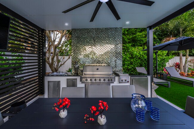Foto del edificio - 3255 Lakeview Blvd