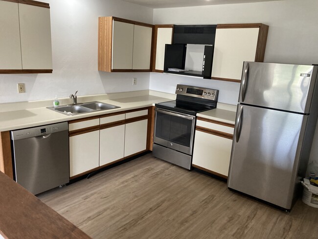 Good cabinet & counter space - 5571 Wickford Ln