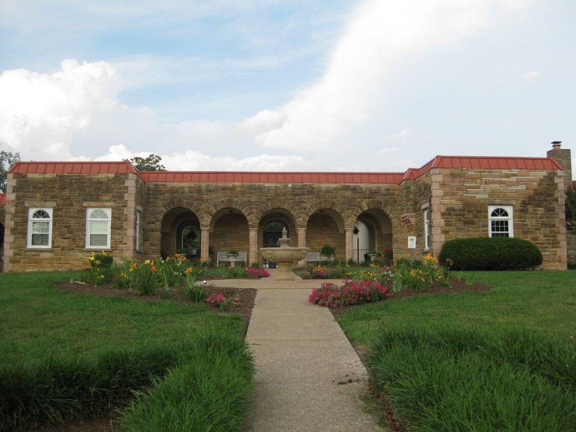 Photo - 5709 Lyons View Pike (Knoxville, TN)