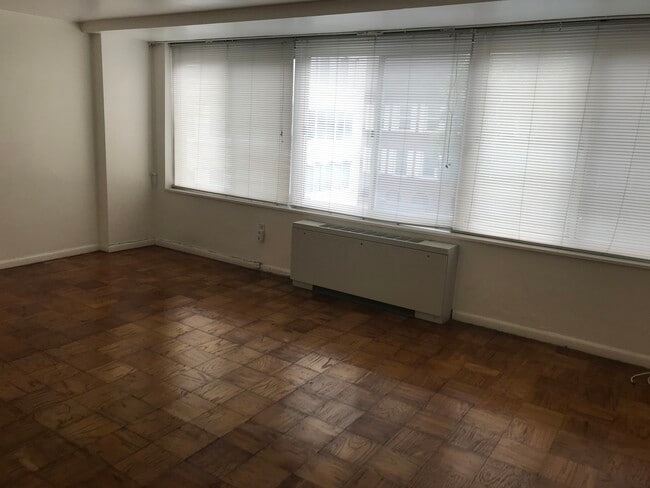 Building Photo - 922 24th St NW