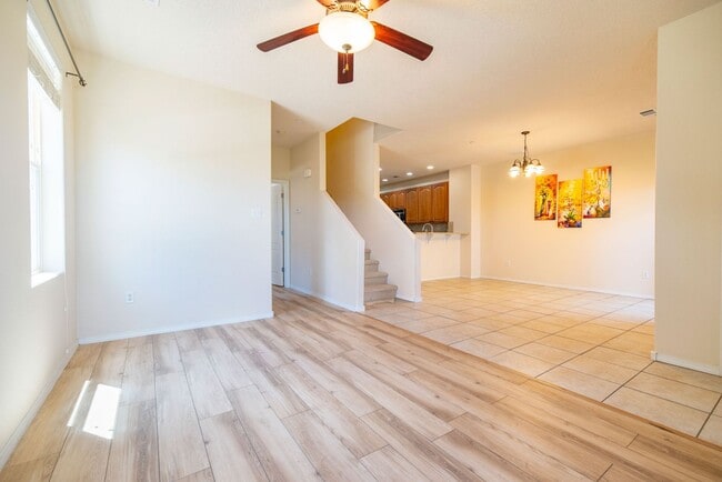 Foto del edificio - 2 Story 3 Bedroom Townhome Available Now!