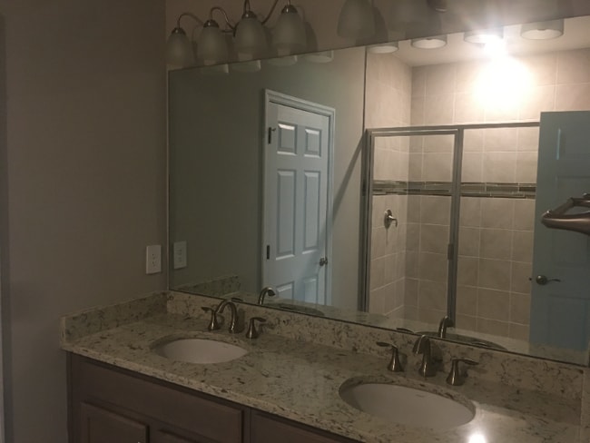 Building Photo - 1126 S Town and River Dr