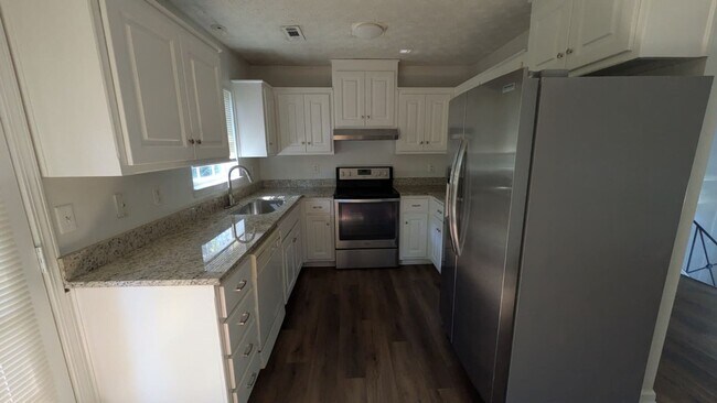 Foto del edificio - Charming 5 Bed/2 Bath home in Riverdale!