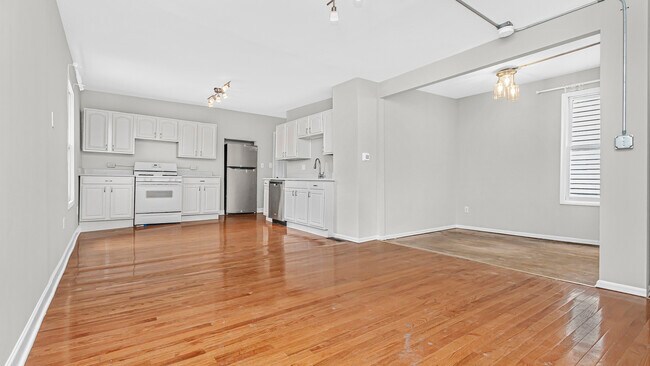 Building Photo - 1256 N Bosworth Ave
