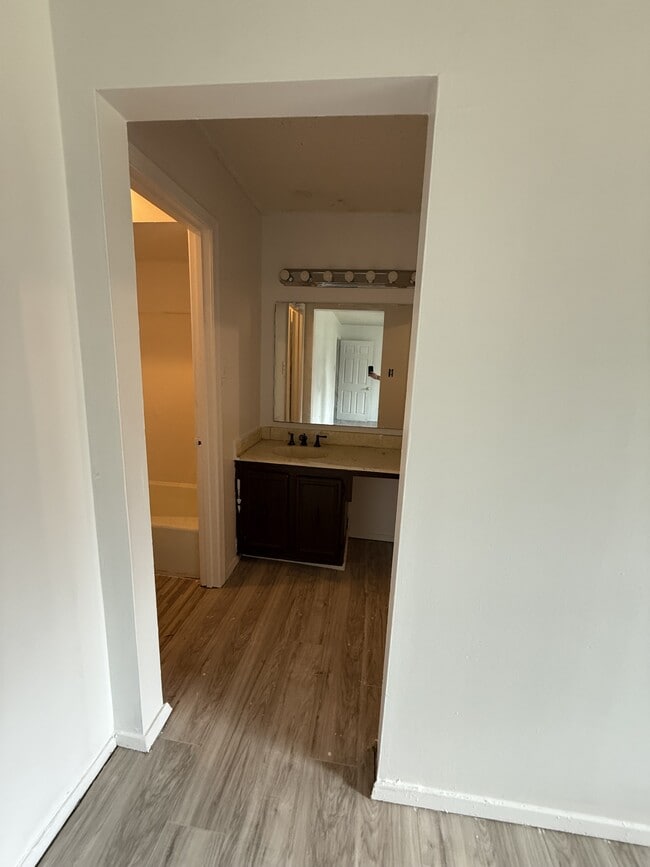 Foto del edificio - 4860 Chesterwood Ct