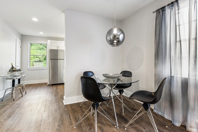 Foto del edificio - 905 Briarcliff Rd NE