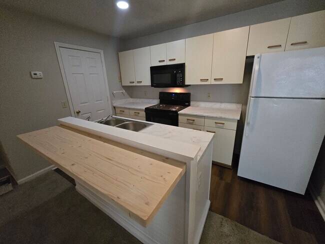 Foto del edificio - 6821 Willowbrook Dr