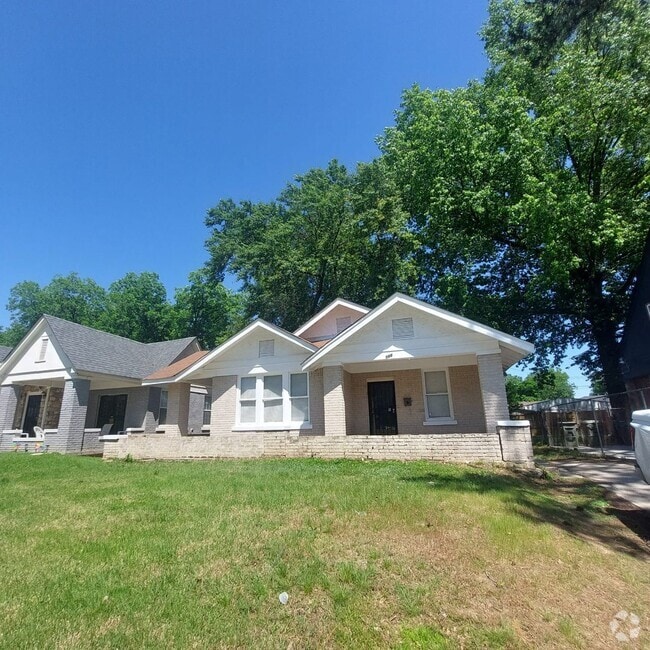 Building Photo - 888 N Willett St