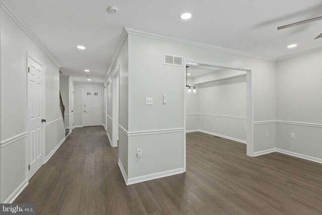 Foto del edificio - 910 Candlelight Ct