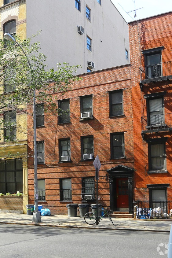 Primary Photo - 218 W 17th St