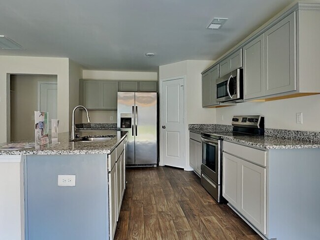 Building Photo - 114 Boat Clb Ln