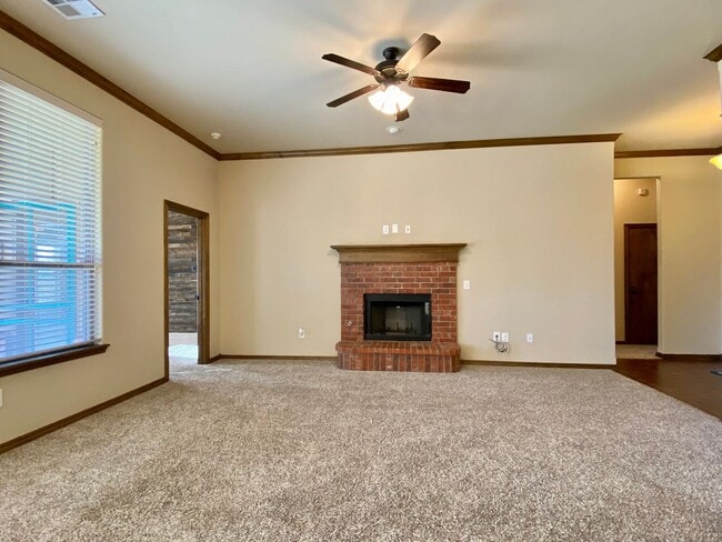 Foto del edificio - Water Front Property!!  3 Bed, 2 bath with Storm Shelter