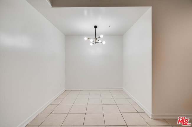 Building Photo - 2335 S Bentley Ave