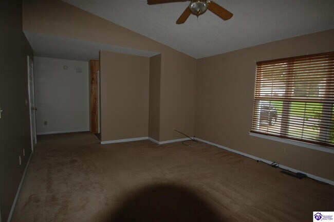 Building Photo - 711 Andra Dr