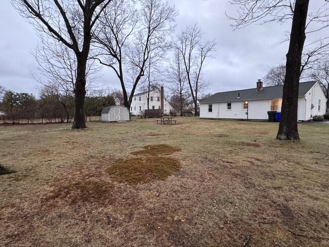 Foto del edificio - 435 Elmwood Dr