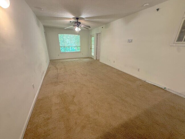 Building Photo - Top floor 4 bed 4 bath condo! On Wolfline, perfect for roommates!