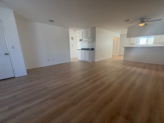 Foto del edificio - 17178 Chatsworth St